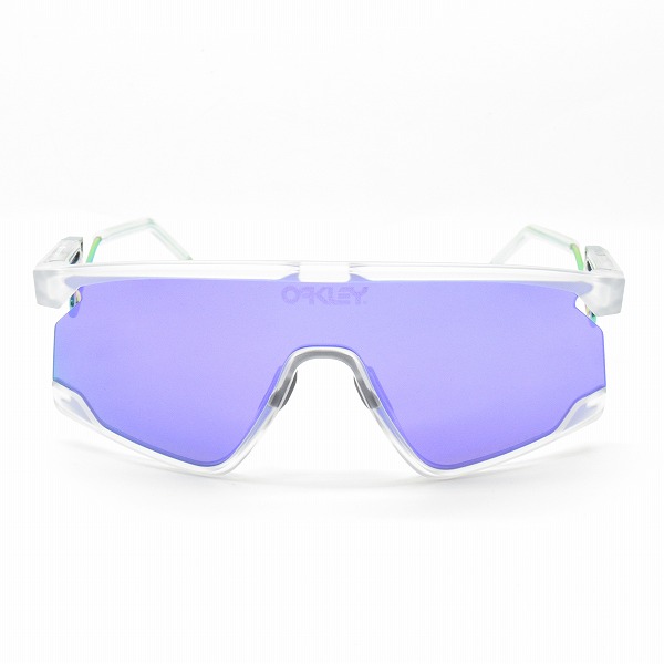実際に弊社で買取させて頂いたOAKLEY/オークリー BXTR Metal  Matte Clear Prizm Violet OO9237-0239
