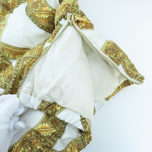 実際に弊社で買取させて頂いた【JPタグ】VERSACE/ヴェルサーチ 13FW バロッコ柄/総柄 ダウンジャケット A67619 A212277 13FW/46の画像 6枚目