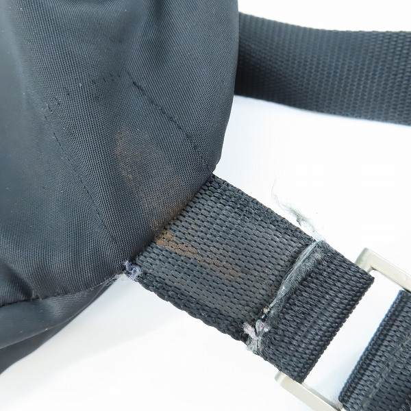 実際に弊社で買取させて頂いた【難有】PRADA/プラダ 三角ロゴプレート ナイロン ミニリュックサックの画像 9枚目