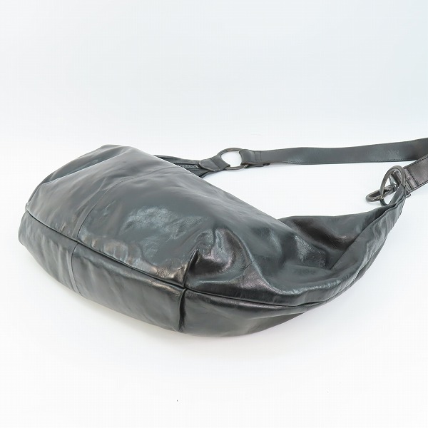 実際に弊社で買取させて頂いたBACKLASH/バックラッシュ レザー 三日月形ショルダーバッグ/バナナバッグ ビッグサイズの画像 2枚目