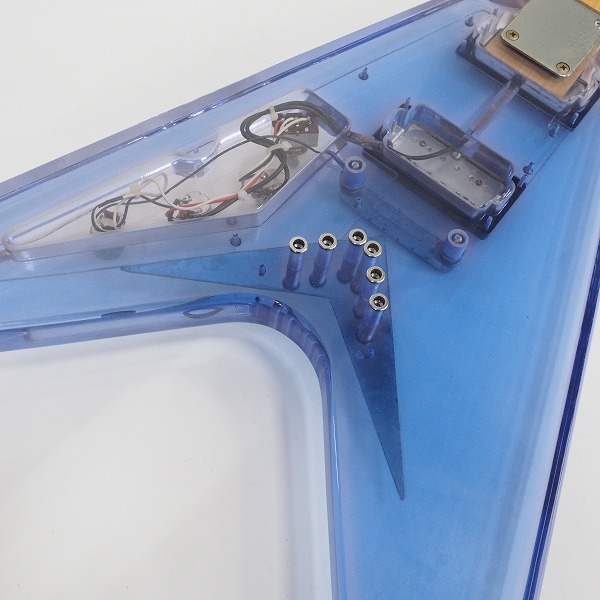 実際に弊社で買取させて頂いた★【弦無し】Mavis/メイビス フライングVタイプ アクリルボディ スケルトン エレキギターの画像 7枚目