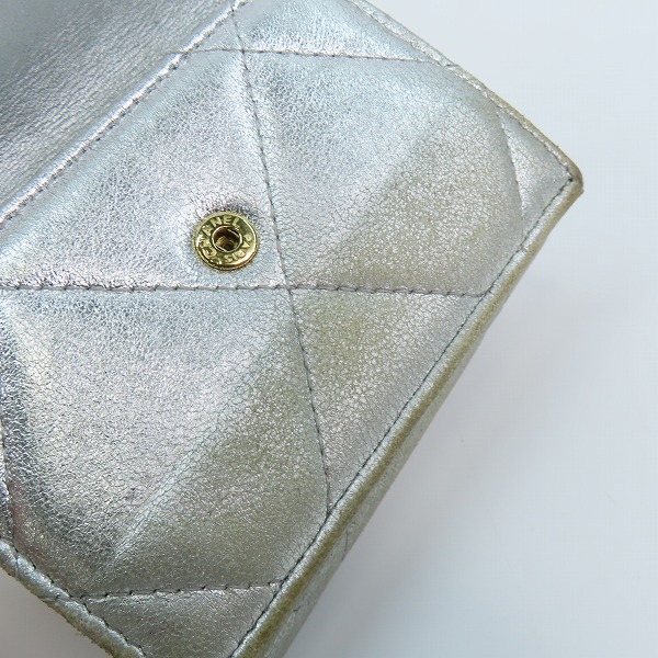 実際に弊社で買取させて頂いたCHANEL/シャネル キルティング 三つ折りコンパクトウォレット/財布の画像 6枚目