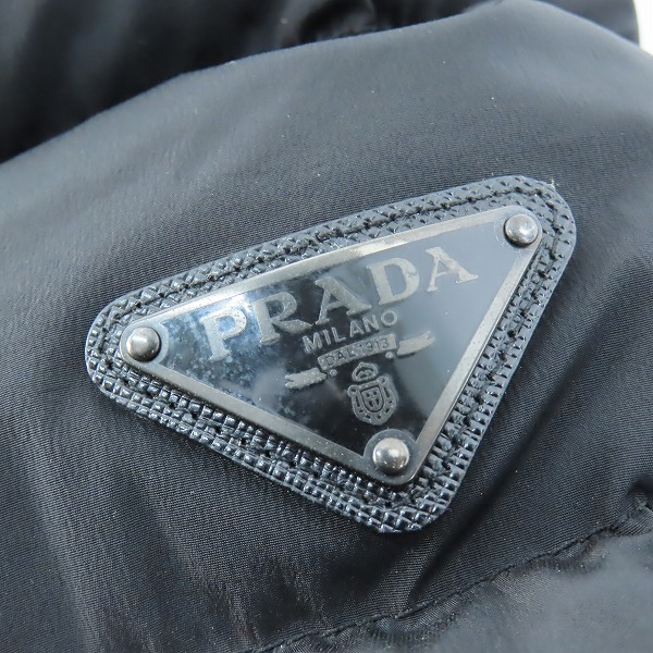 実際に弊社で買取させて頂いた【難有り】PRADA/プラダ ナイロンダウンジャケット SGH654 S142 1G99/52の画像 6枚目
