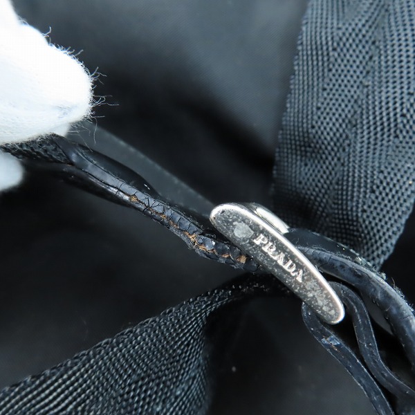 実際に弊社で買取させて頂いた【ジャンク】PRADA/プラダ 三角ロゴプレート ナイロン ミニリュックサックの画像 6枚目