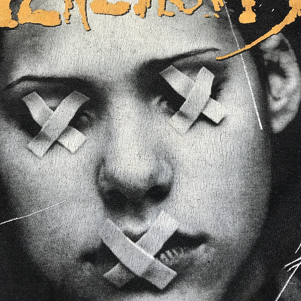 実際に弊社で買取させて頂いたGiant/ジャイアント buckcherry/バックチェリー 2001 Tour TIME BOMB ヴィンテージ/ビンテージ バンド Tシャツ/XLの画像 4枚目