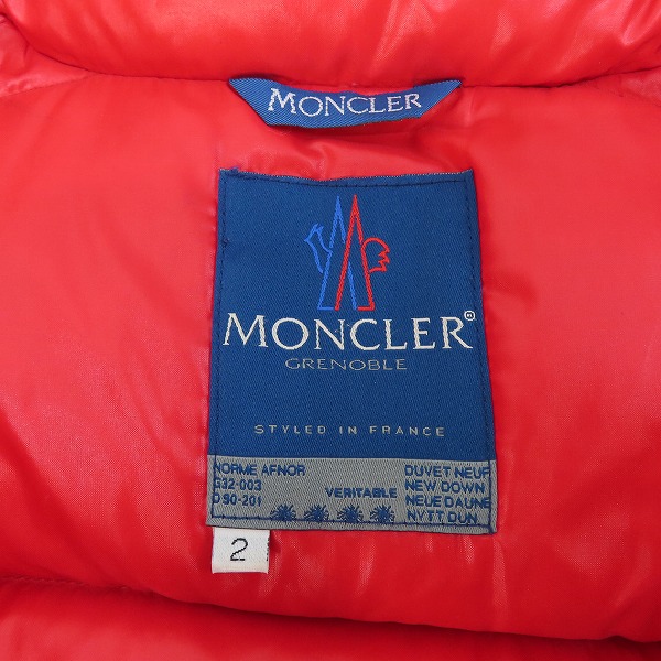 実際に弊社で買取させて頂いたMONCLER/モンクレール ダウンジャケット レッド G32-003 D90-201/2の画像 3枚目
