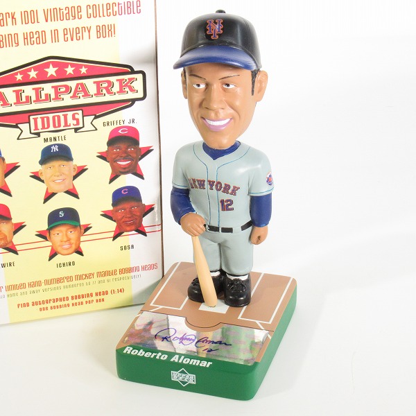 実際に弊社で買取させて頂いたUpper Deck 2002 MLB BALLPARK IDOLS ニューヨーク・ヤンキース ロベルト・アロマー 直筆サイン入り ボブル ヘッドフィギュア