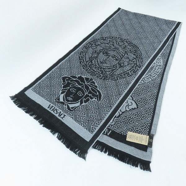 実際に弊社で買取させて頂いたVERSACE/ヴェルサーチェ ウール メデューサ刺繍  ニット マフラー の画像 1枚目