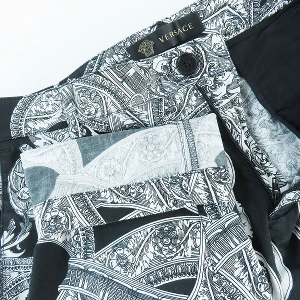 実際に弊社で買取させて頂いたVERSACE/ヴェルサーチェ 総柄 プリント ストレート パンツ 46の画像 2枚目