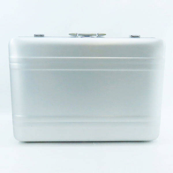 実際に弊社で買取させて頂いたZERO HALLIBURTON/ゼロハリバートン スーツケース シルバー