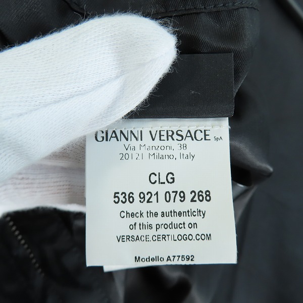 実際に弊社で買取させて頂いたVERSACE/ヴェルサーチ POWER メデューサ 総柄 ジップアップ パーカー A77592 A223268 AIVO/17 Size/46の画像 4枚目
