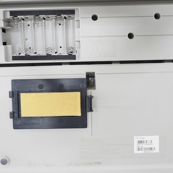 実際に弊社で買取させて頂いた★YAMAHA/ヤマハ PORTATONE PSR-E303/ポータトーン 61鍵盤 ポータブルキーボード【簡易動作確認済】の画像 8枚目