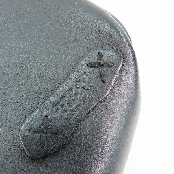 実際に弊社で買取させて頂いたHERZ/ヘルツ 50th 立体マチ レザー ボディバッグ/ウエストバッグ ブラックの画像 4枚目