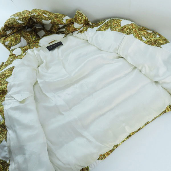 実際に弊社で買取させて頂いた【JPタグ】VERSACE/ヴェルサーチ 13FW バロッコ柄/総柄 ダウンジャケット A67619 A212277 13FW/46の画像 7枚目