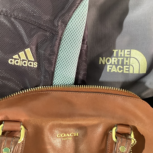 実際に弊社で買取させて頂いた【おまとめ】ノースフェイス/コーチ/アディダス 等 リュック/ハンドバッグ 他の画像 1枚目