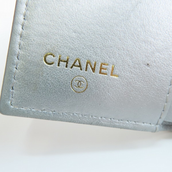 実際に弊社で買取させて頂いたCHANEL/シャネル キルティング 三つ折りコンパクトウォレット/財布の画像 4枚目