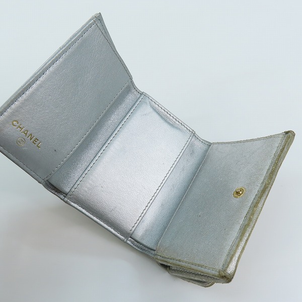 実際に弊社で買取させて頂いたCHANEL/シャネル キルティング 三つ折りコンパクトウォレット/財布の画像 3枚目