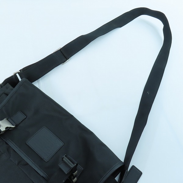実際に弊社で買取させて頂いたCOACH/コーチ メッセンジャー ショルダーバッグ /ナイロンバッグ ブラック F70575の画像 2枚目