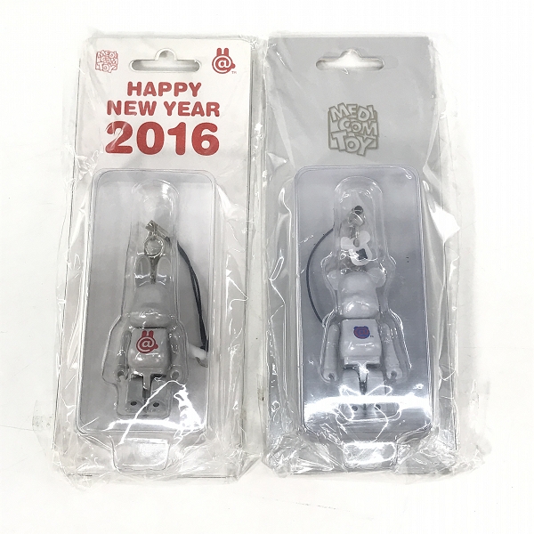 実際に弊社で買取させて頂いた【おまとめ/未開封】BE@RBRICK/ベアブリック HAPPY NEW YEAR 2016/2021/トロン/BAPE ストラップ の画像 2枚目