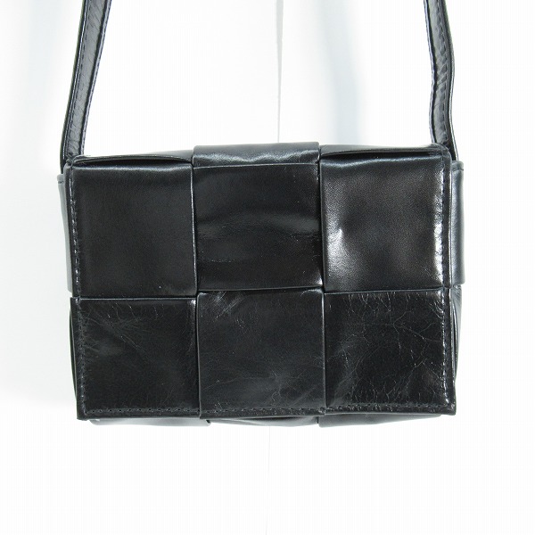 実際に弊社で買取させて頂いたBOTTEGA VENETA/ボッテガヴェネタ クロスボディバッグ/ショルダーバッグ ブラック 667048 VCQ72