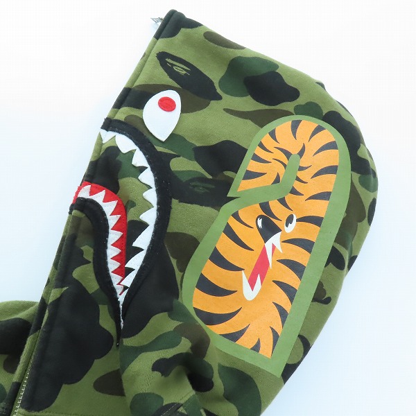 実際に弊社で買取させて頂いたA BATHING APE/アベイシングエイプ CAMO SHARK FULL ZIP HOODIE/カモ シャークパーカー 001ZPK302007L/Mの画像 6枚目