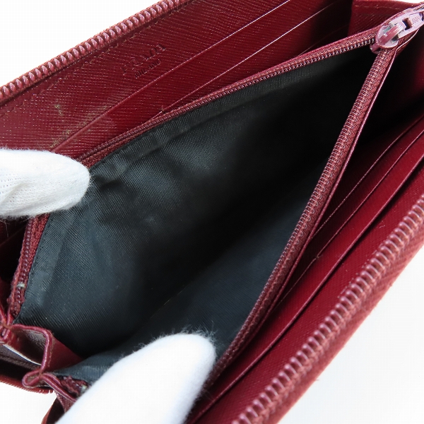 実際に弊社で買取させて頂いたPRADA/プラダ 三角ロゴプレート ラウンドジップ長財布 の画像 4枚目