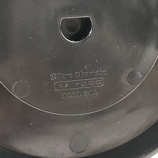 実際に弊社で買取させて頂いたKAIYODO/海洋堂  太陽の塔 岡本太郎 1/350スケール ソフトビニール製 塗装済み完成モデル フィギュアの画像 4枚目