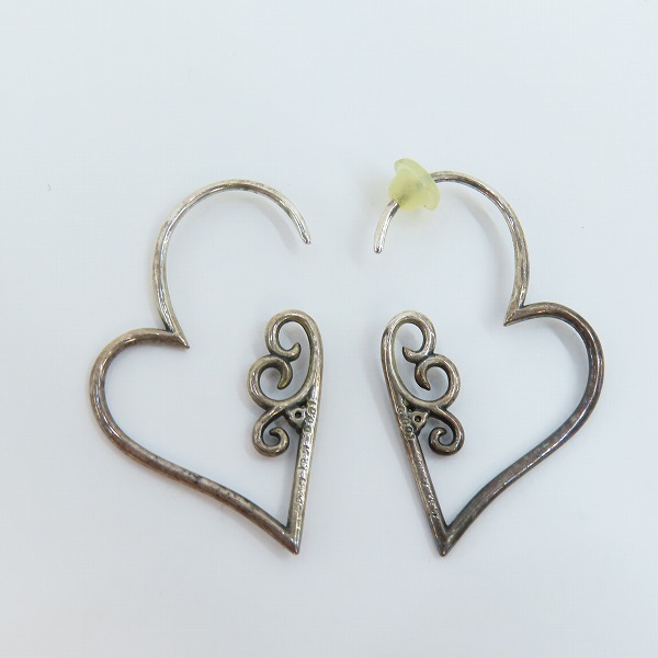 実際に弊社で買取させて頂いた【ギャラ付き】KONRON/コンロン アリスインワンダーランド ハートフープピアス の画像 2枚目