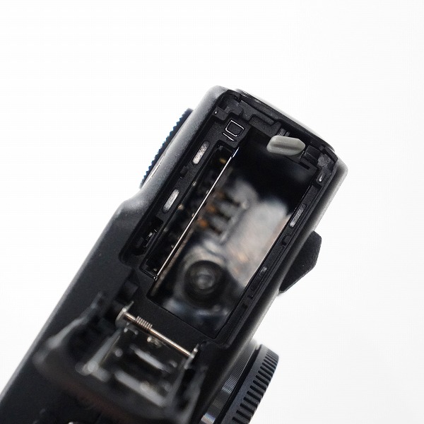 実際に弊社で買取させて頂いたCanon/キャノン DS126391 EOS M デジタル ミラーレス一眼カメラ ボディ 動作未確認の画像 7枚目