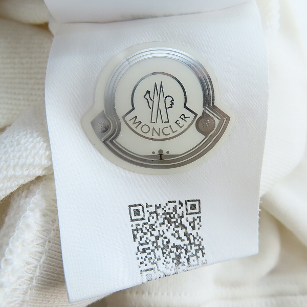 実際に弊社で買取させて頂いた【JPタグ】MONCLER/モンクレール MAGLIA プルオーバーパーカー ホワイト F20918G74610/XLの画像 5枚目