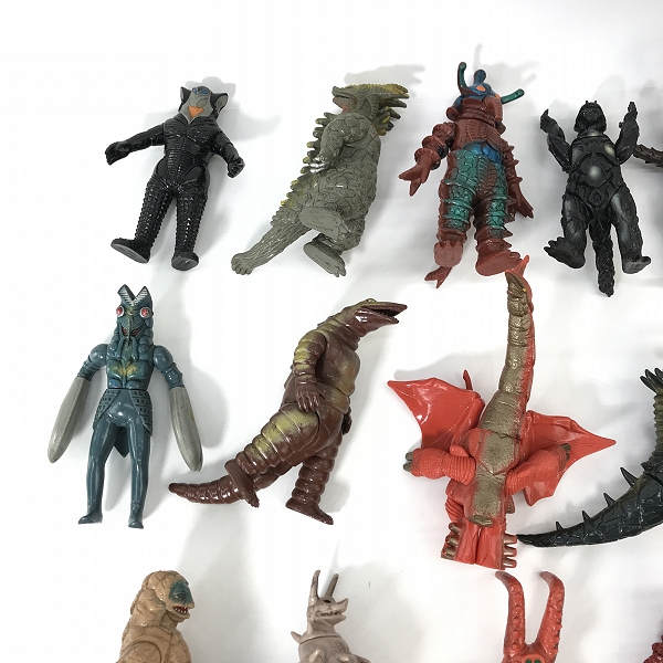 実際に弊社で買取させて頂いた【おまとめ】BANDAI/バンダイ ウルトラマン/仮面ライダー 他 メフィラス星人/バルタン星人/セットン 等 ソフビ/フィギュア の画像 1枚目