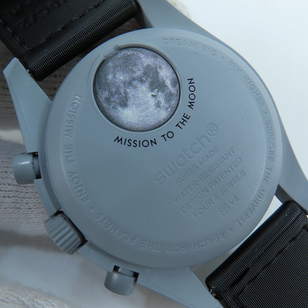 実際に弊社で買取させて頂いた【保証期間内】OMEGA×SWATCH/オメガ×スウォッチ スピードマスター MISSION TO THE MOON  腕時計 SO33M100の画像 3枚目