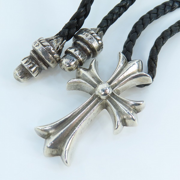 実際に弊社で買取させて頂いたCHROME HEARTS/クロムハーツ スモールCHクロスペンダントw/レザーブレード