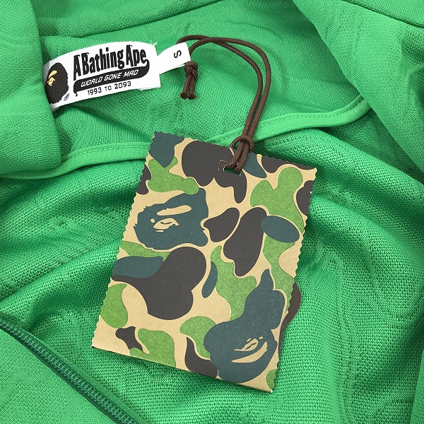 実際に弊社で買取させて頂いた【未使用】A BATHING APE/アベイシングエイプ LINE CAMO JACQUARD BATHING APE LOGO ジャガード トラックジャケット/Sの画像 5枚目
