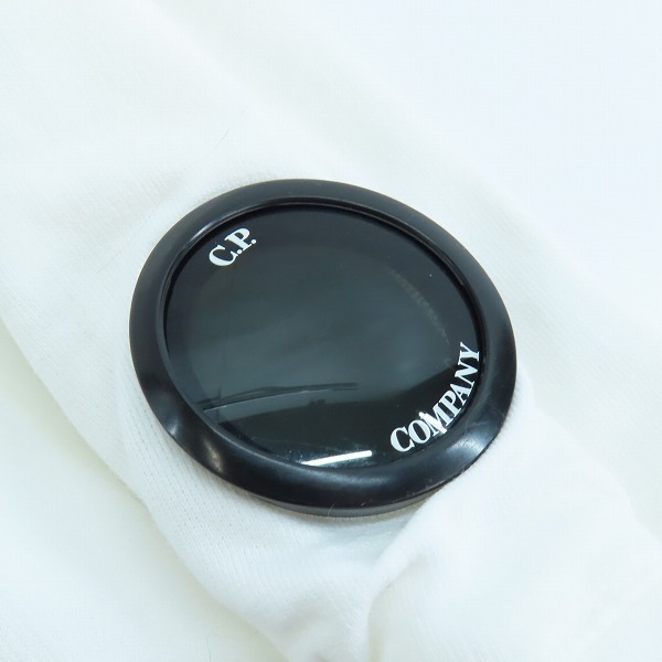 実際に弊社で買取させて頂いたC.P. COMPANY/C.P. カンパニー Arm Lens Crew Sweat/クルーネックスウェット ホワイト 03CMSS036A/XLの画像 5枚目