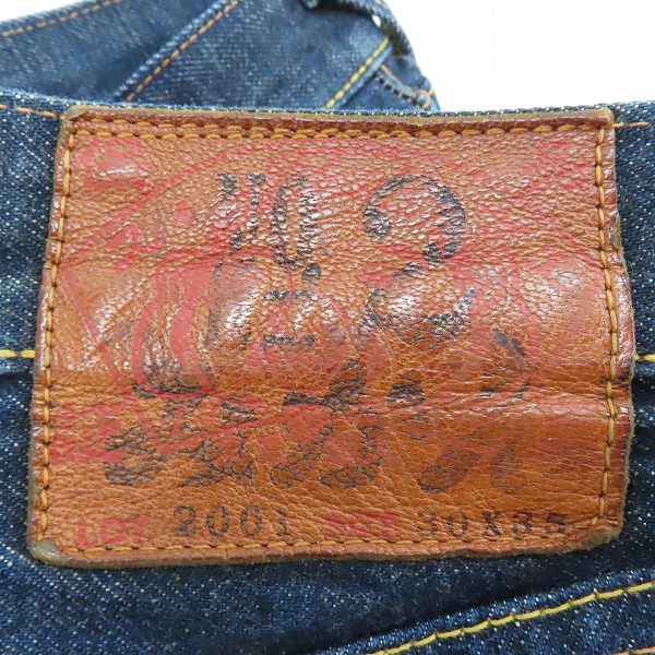 実際に弊社で買取させて頂いたEVISU/エヴィス No2 みかん Lot.2001 大黒ペイント カモメペイント デニムパンツ 30×35の画像 2枚目