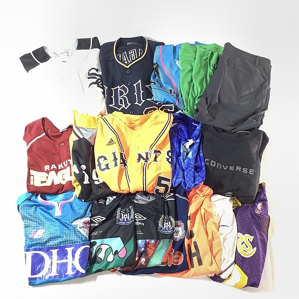 実際に弊社で買取させて頂いた【おまとめ】ナイキ/アディダス/コンバース 他 Ｔシャツ/ロングパンツ/ユニフォーム 等