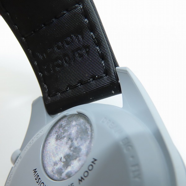 実際に弊社で買取させて頂いた【保証期間内】OMEGA × Swatch/オメガ×スウォッチ MoonSwatch Mission to the Moon SO33M100の画像 5枚目