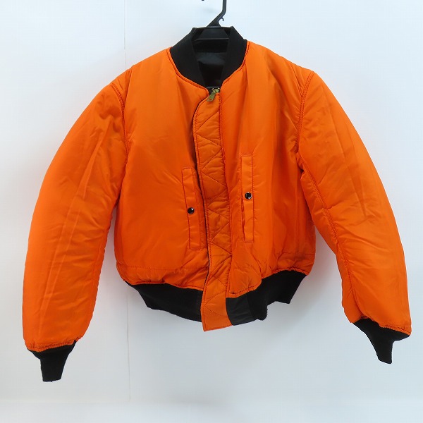 実際に弊社で買取させて頂いたALPHA INDUSTRIES/アルファインダストリーズ リバーシブル フライトジャケット MA-1 ブラック/オレンジ MIL-J-82790J/Lの画像 2枚目