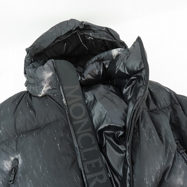 実際に弊社で買取させて頂いたMONCLER/モンクレール FABAS/ファバス 雷雲デザイン ダウンジャケット D20914196555/3の画像 5枚目