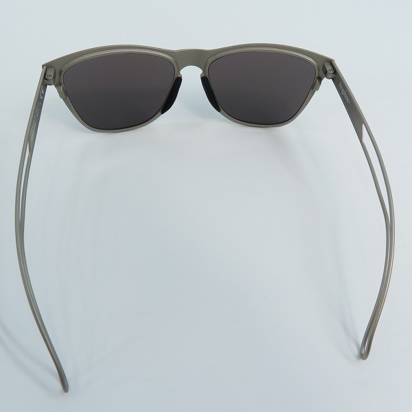 実際に弊社で買取させて頂いたOAKLEY/オークリー FROGSKINS TI/フロッグスキン チタニウム 偏光レンズ サングラス/アイウェア OO6044-0156の画像 2枚目