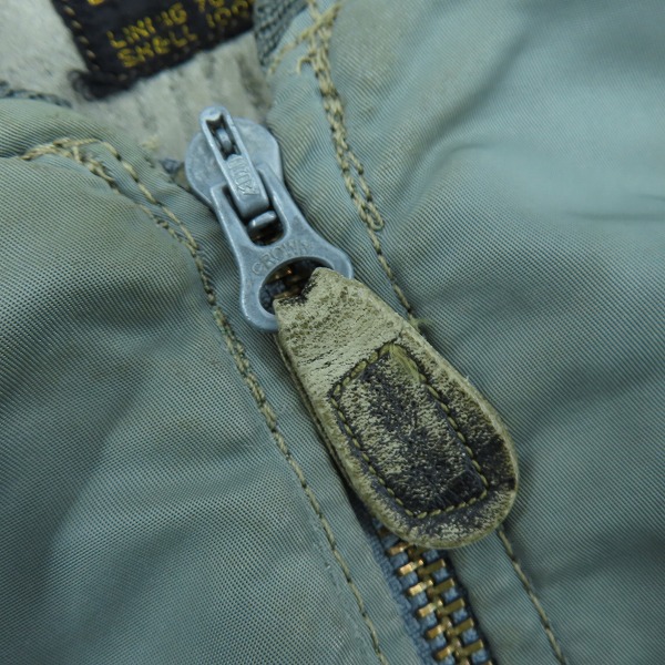 実際に弊社で買取させて頂いたU.S.AIR FORCE/エアフォース BLUE ANCHOR OVERALL CO,INC/CROWNジッパー/ヴィンテージ L-2Bフライトジャケット XLの画像 4枚目
