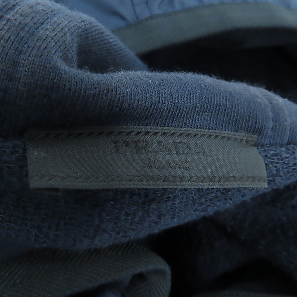 実際に弊社で買取させて頂いた【JPタグ】PRADA/プラダ ナイロン切替 ジップアップ フーディーベスト SJG55/XLの画像 2枚目