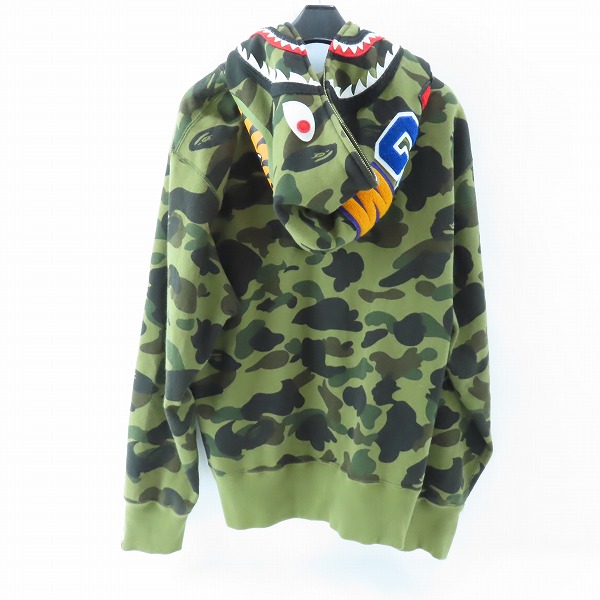 実際に弊社で買取させて頂いたA BATHING APE/アベイシングエイプ CAMO SHARK FULL ZIP HOODIE/カモ シャークパーカー 001ZPK302007L/Mの画像 1枚目
