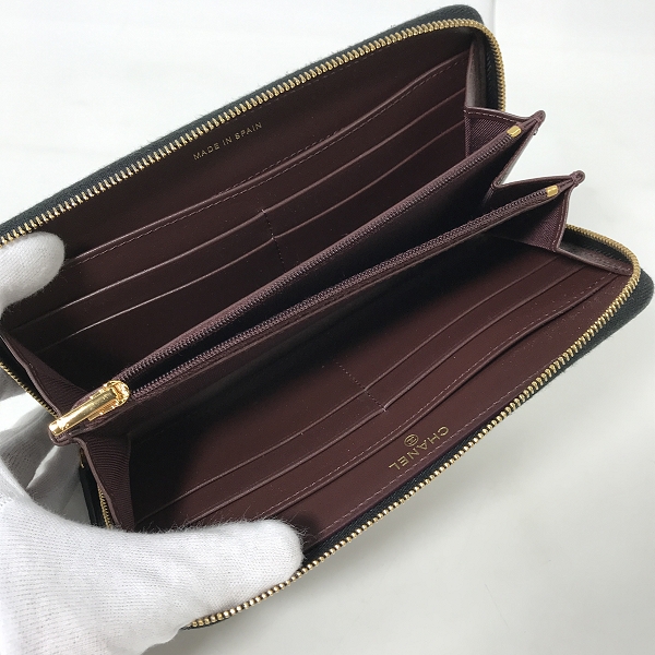 実際に弊社で買取させて頂いたCHANEL/シャネル ココマーク マトラッセ キャビアスキン ラウンドファスナー 長財布の画像 3枚目