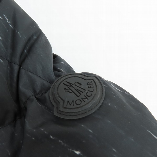 実際に弊社で買取させて頂いたMONCLER/モンクレール FABAS/ファバス 雷雲デザイン ダウンジャケット D20914196555/3の画像 8枚目