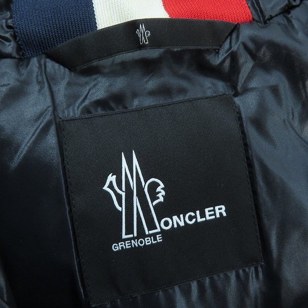 実際に弊社で買取させて頂いたMONCLER GRENOBLE/モンクレール グルノーブル 22AW CAMURAC GIUBBOTTO/ ショート ダウン ジャケット H20971A50540/3の画像 2枚目