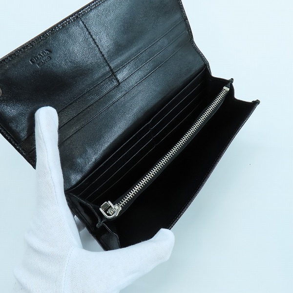 実際に弊社で買取させて頂いたPRADA/プラダ  スタッズ 二つ折り ロング ウォレット 1M1132の画像 3枚目