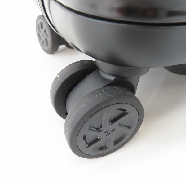 実際に弊社で買取させて頂いたZERO HALLIBURTON/ゼロハリバートン Classic Aluminum 3.0 機内持ち込みキャリーケース  944010001の画像 4枚目