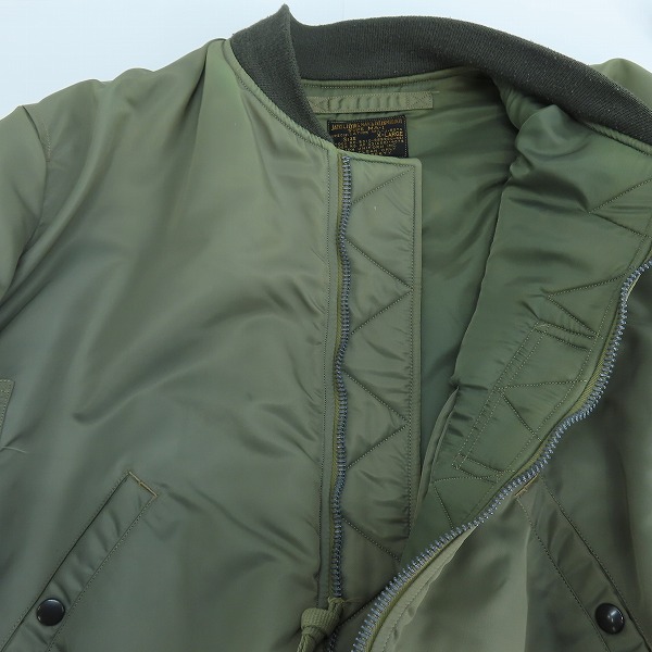 実際に弊社で買取させて頂いたBUZZ RICKSON'S/バズリクソンズ LION UNIFORM社実名復刻 MA-1 フライトジャケット BR10981/XLの画像 2枚目